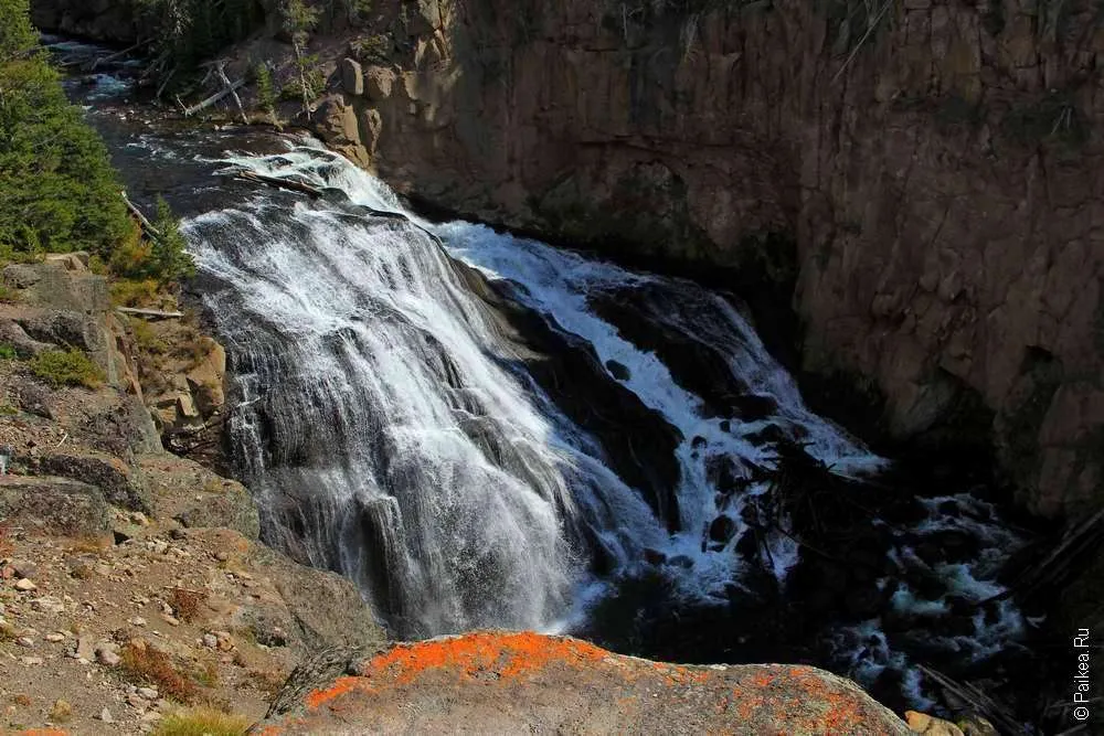 Водопад на реке Гиббон (Gibbon Falls)