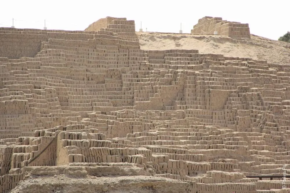 Уака Пукджама, Лима, Перу (Huaca Pucllama, Lima, Peru)