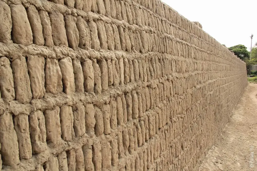 Уака Пукджама, Лима, Перу (Huaca Pucllama, Lima, Peru)