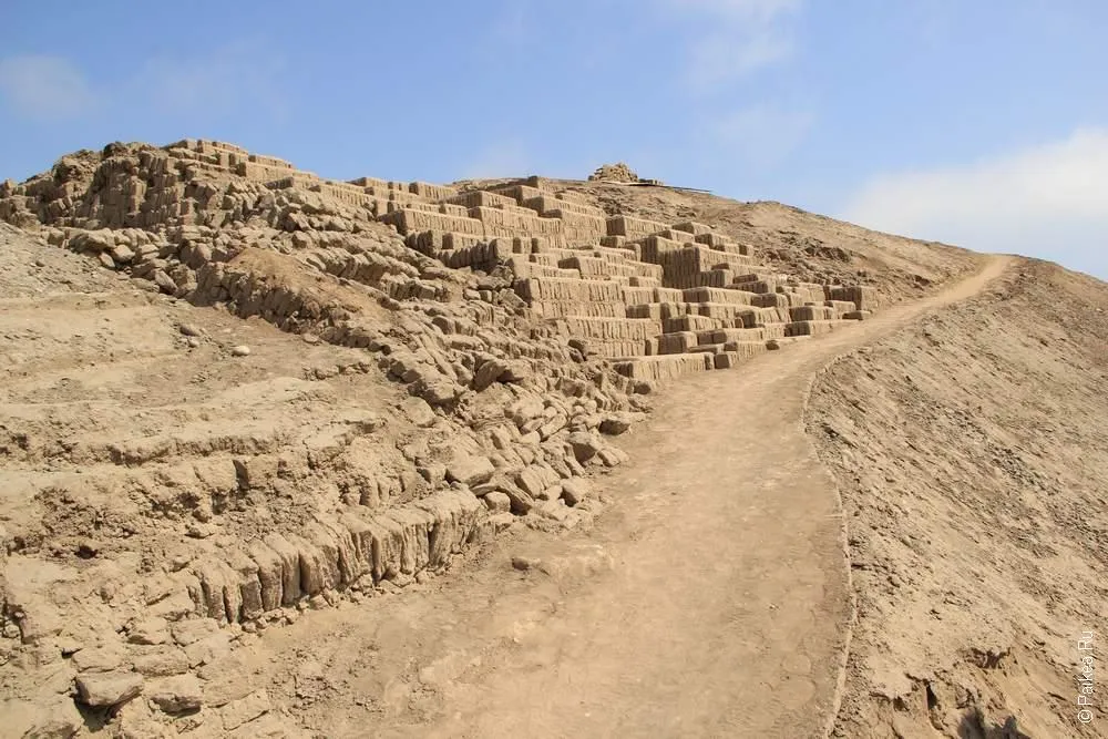 Уака Пукджама, Лима, Перу (Huaca Pucllama, Lima, Peru)