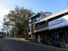 Одна из улиц бывшего колониального города Шри-Ланки