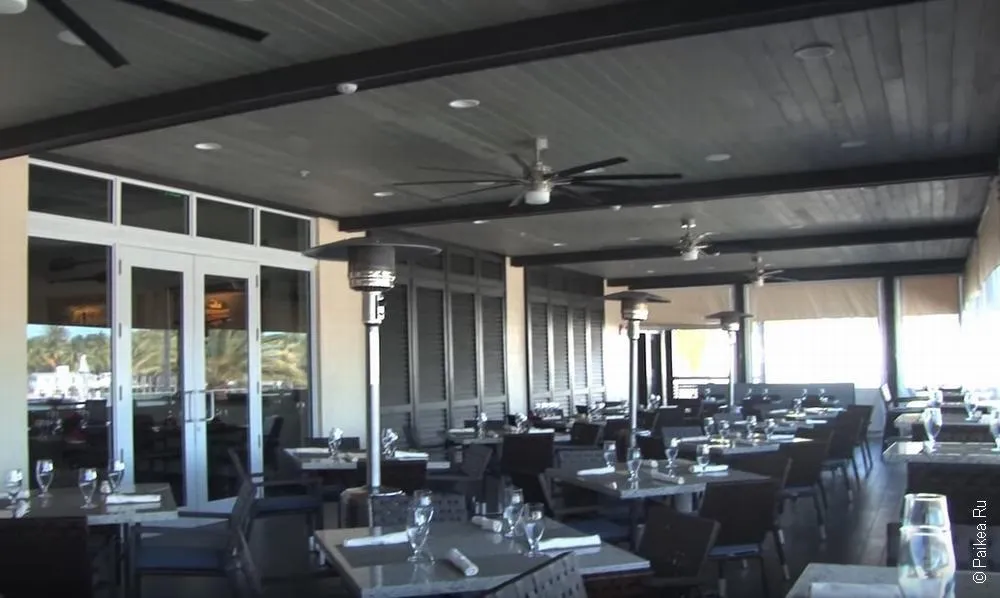 Зал ресторана Lighthouse Grill маяк фаро бланко марафон флорида сша 20